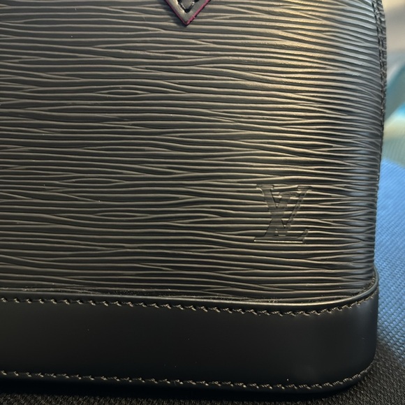 Louis Vuitton Epi Leather Alma BB with hot pink accents. Limited edition piece! - Picture 6 of 12